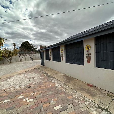 Favour Guest House Polokwane Zewnętrze zdjęcie