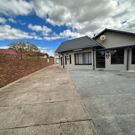 Favour Guest House Polokwane Zewnętrze zdjęcie